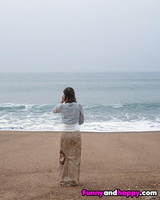 ;Confluent-clothes-women-on-the-beach