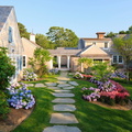 07 front-garden-design-ideas-modern-garden-flower-beds-stone-path