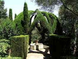 jardins-de-Laribal-tonnelle-de-cyprès-Colline-de-Montjuïc-