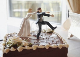 ; 0 0 3729946-funny-gateau-de-mariage-haut-mariee-chasse-marie