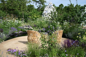 12 Hampton Court Flower Show 2010 The Copella Bee Garden.