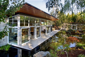 17 Modern-Home-Atherton-California-Terrace-Patio-Doors-Water-Feature