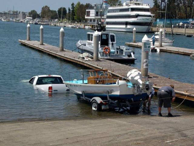 ; 0 Régis met son bateau à l'eau.jpg